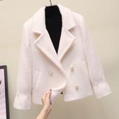 Aktuális női rövid kabát fehér és rózsaszín gombokkal