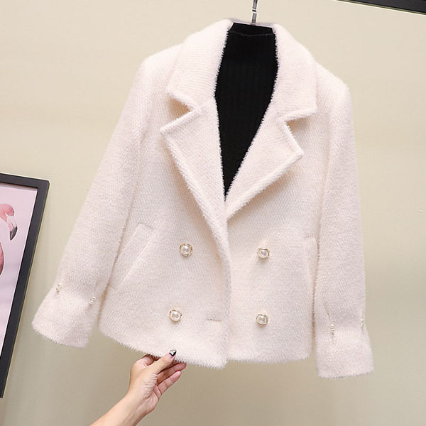 Aktuális női rövid kabát fehér és rózsaszín gombokkal