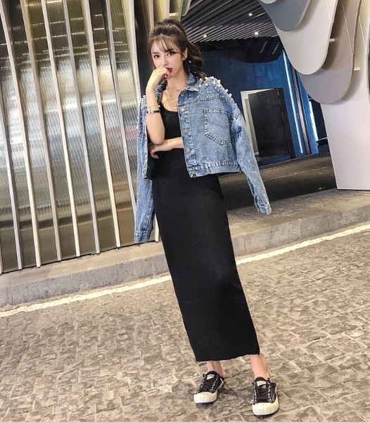 Modern rövid farmer dzseki gombokkal és gyöngyökkel