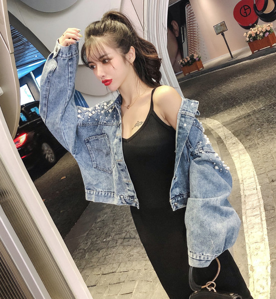 Modern rövid farmer dzseki gombokkal és gyöngyökkel