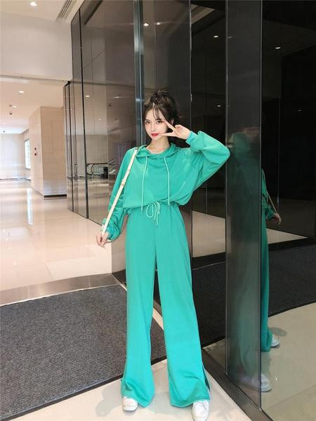 Дамски ежедневен комплект от суичър и широк панталон