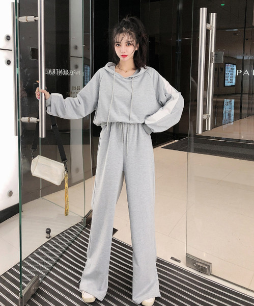 Дамски ежедневен комплект от суичър и широк панталон