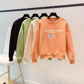 Γυναικεία μπλούζα με επιγραφή και εφαρμογή σε τέσσερα χρώματα