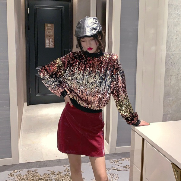 ÚJ modellű női blúz flitterekkel, két színben