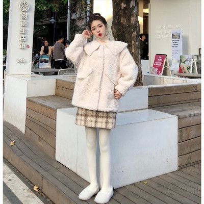 Μοντέρνο αφράτο παλτό σε λευκό και ροζ - δύο μοντέλα