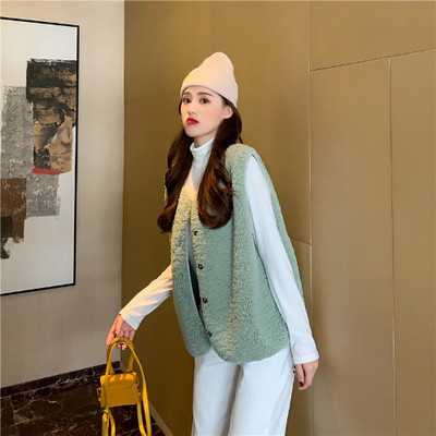 Vestă scurtă de puf în trei culori cu nasturi