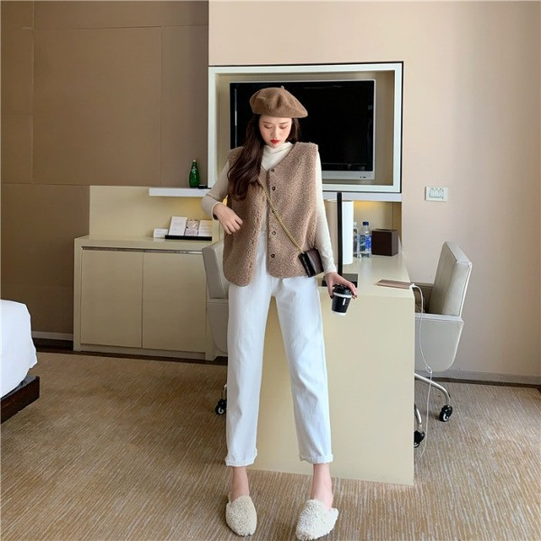 Vestă scurtă de puf în trei culori cu nasturi