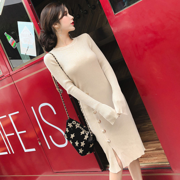 Lezser hosszú téli ruha hosszú ujjal és gombokkal bézs és fekete színben