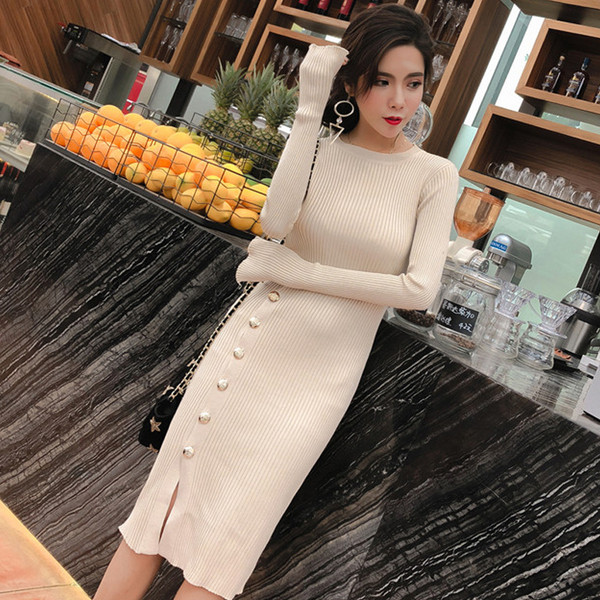 Lezser hosszú téli ruha hosszú ujjal és gombokkal bézs és fekete színben