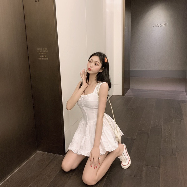 Μοντέρνο γυναικείο φόρεμα σε μαύρο και άσπρο χρώμα