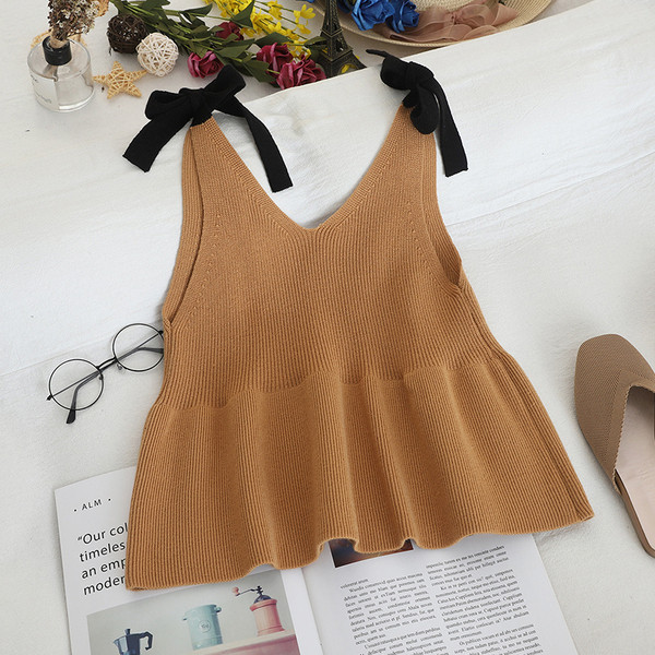 Μοντέρνο γυναικείο αμάνικο με λεπτές λουρίδες σε διάφορα χρώματα