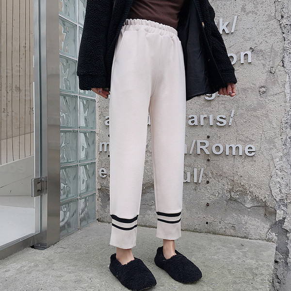 Модерни дамски панталони с висока талия в бежов и черен цвят