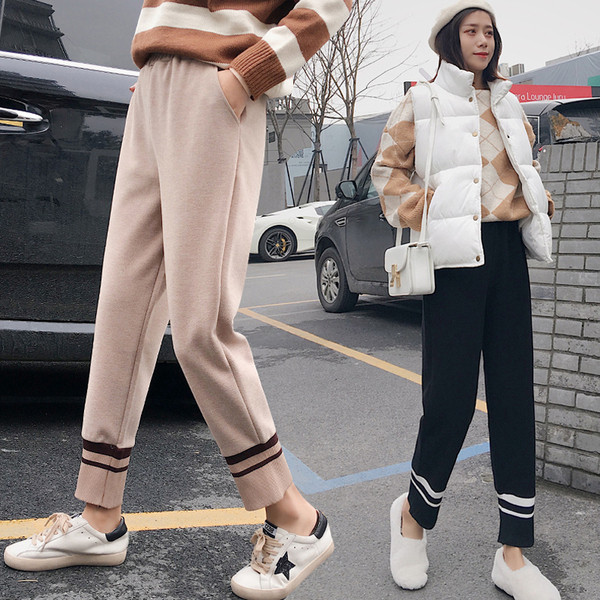 Модерни дамски панталони с висока талия в бежов и черен цвят