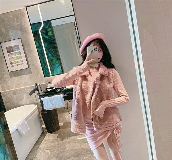 Női pehelymellény zöld és rózsaszín gombokkal