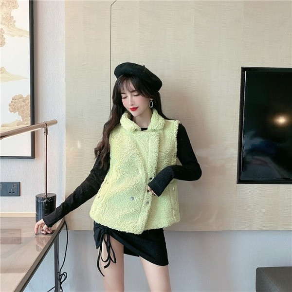 Női pehelymellény zöld és rózsaszín gombokkal