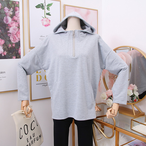 Modern női blúz kapucnival és cipzárral szürke, fekete, bézs és rózsaszín színben