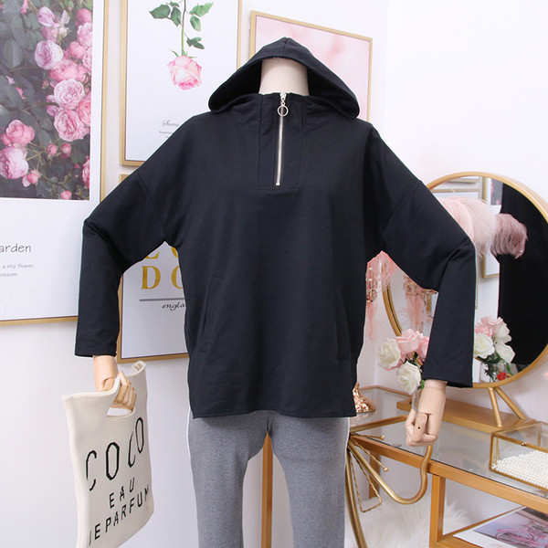 Modern női blúz kapucnival és cipzárral szürke, fekete, bézs és rózsaszín színben