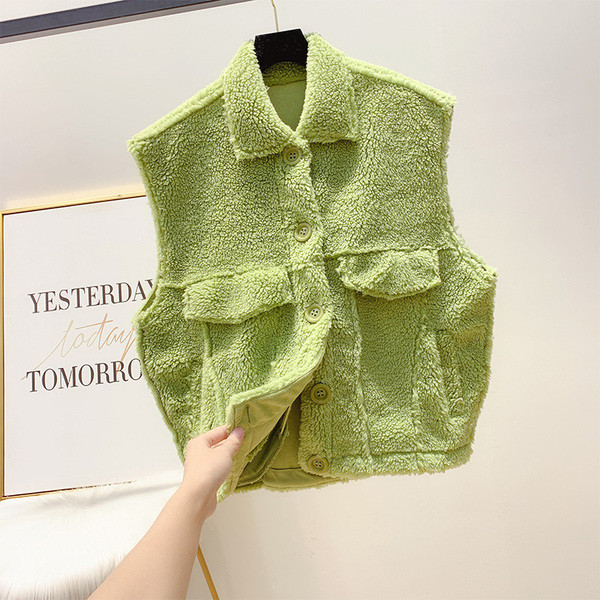 Női pehelymellény gombokkal, három színben