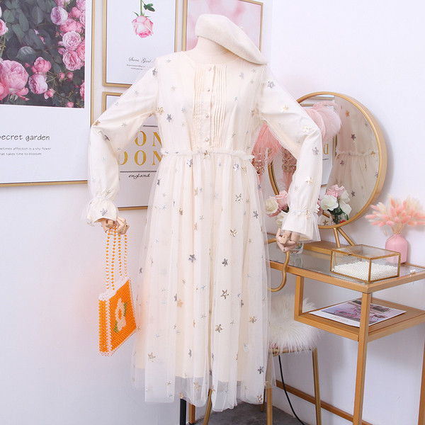 Rochie moderna de dama cu decolteu in O si paiete - model croiat