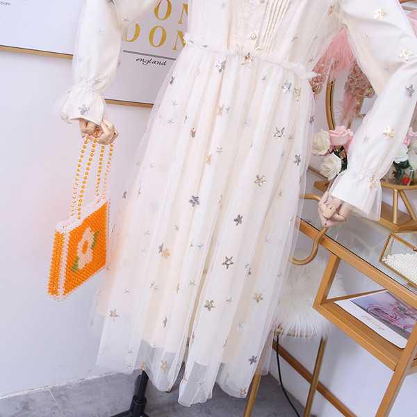 Rochie moderna de dama cu decolteu in O si paiete - model croiat