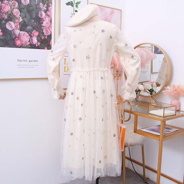 Rochie moderna de dama cu decolteu in O si paiete - model croiat