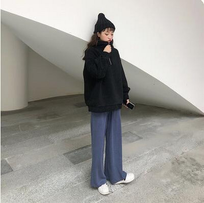 Γυναικείο φούτερ με φερμουάρ σε λευκό και μαύρο χρώμα