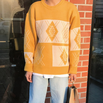 Χειμερινό γυναικείο πουλόβερ με κεντήματα και στρογγυλη λαιμόκοψη