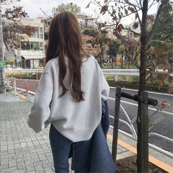 Κομψό γυναικείο πουλόβερ με υψηλό κολάρο πόλο σε γκρι και καφέ χρώμα