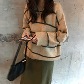 Γυναικεία μπλούζα χειμωνιάτικη με στρογγυλό ντεκολτέ σε μπεζ και μπλε χρώμα