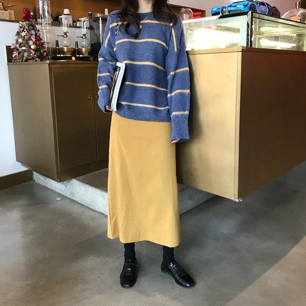 Γυναικεία μπλούζα χειμωνιάτικη με στρογγυλό ντεκολτέ σε μπεζ και μπλε χρώμα