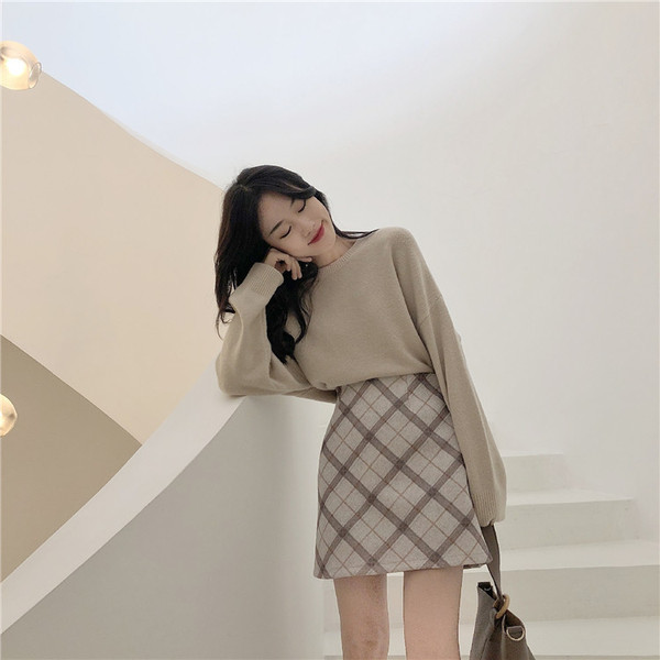 Rövid kockás női szoknya magas derékkal