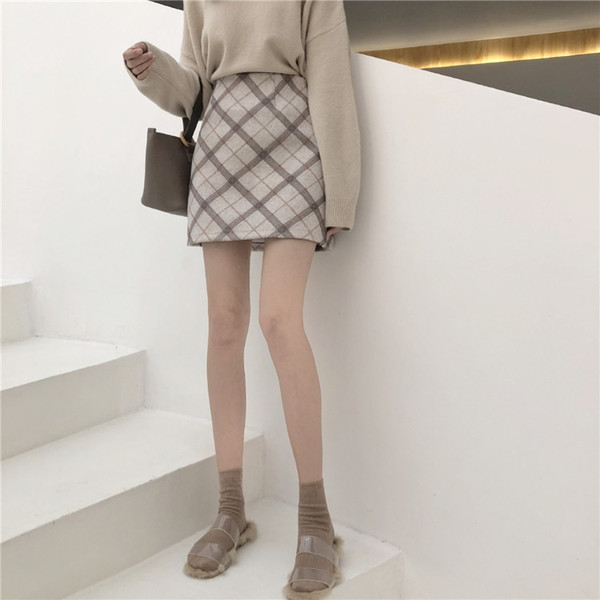 Rövid kockás női szoknya magas derékkal