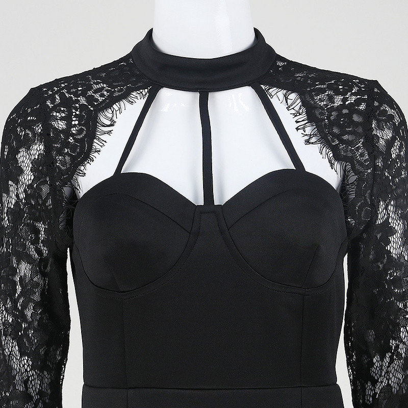 Rochie scurtă de damă elegantă, cu decolteu adânc și dantelă de culoare neagră