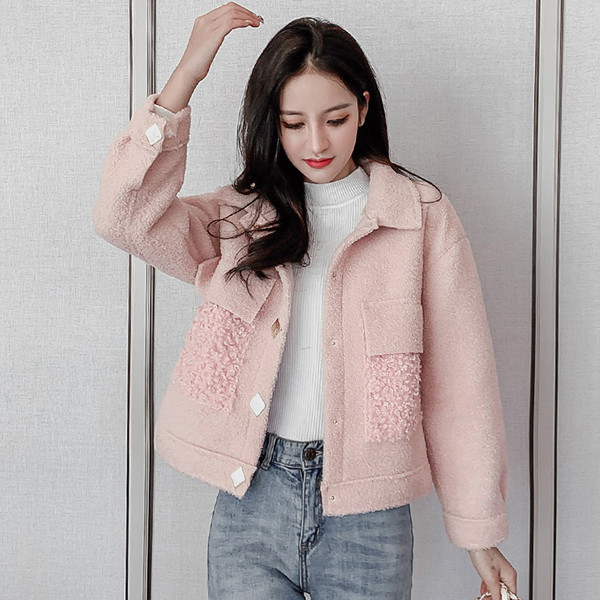 Дамско палто с копчета и джоб в бял и розов цвят