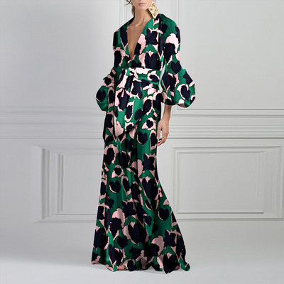 Κομψό γυναικείο φόρεμα με λαιμόκοψη με μακριά μανίκια σε πράσινο χρώμα