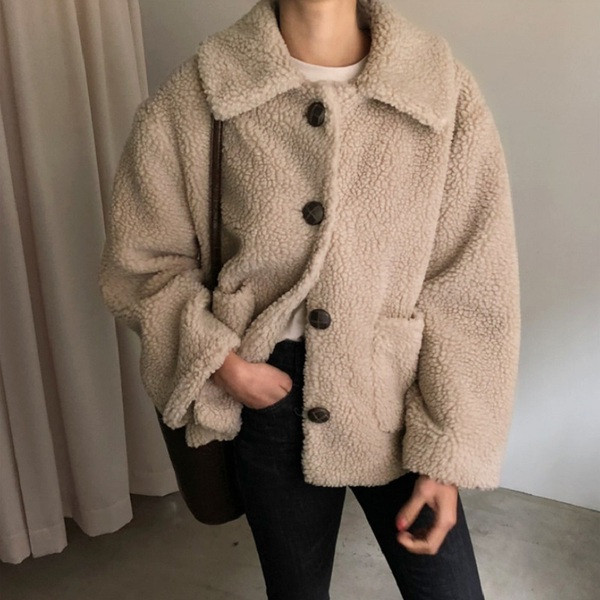 Χνουδωτό γυναικείο παλτό  με τσέπες και κουμπιά