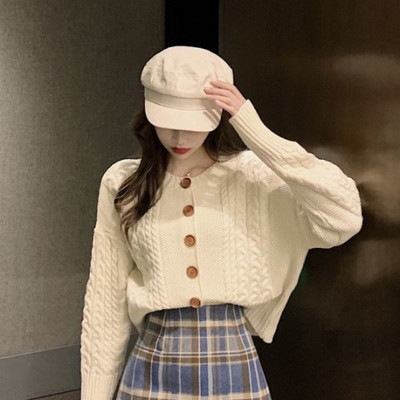 Γυναικεία κοντύ ζακέτα με κουμπιά - ευρύ μοντέλο