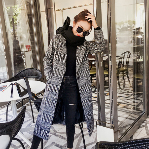 Stílusos női kockás kabát spitz nyakkivágással - hosszú modell