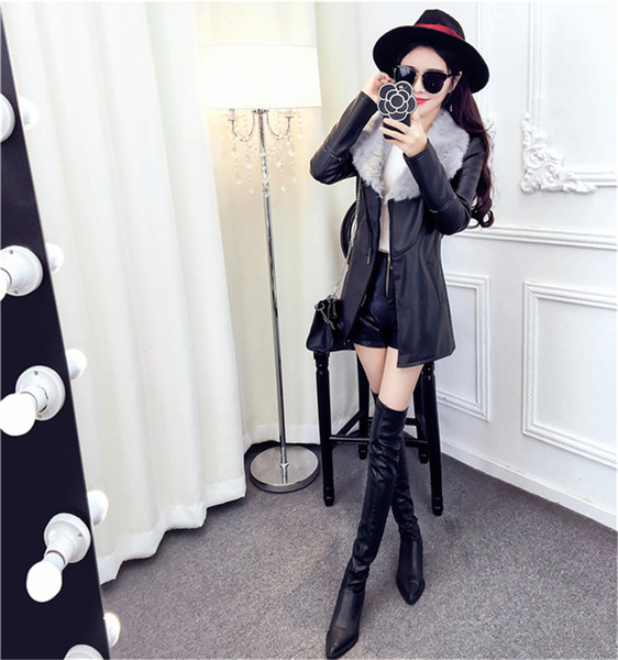 Дълго палто от еко кожа с пухена яка в бежов и син цвят