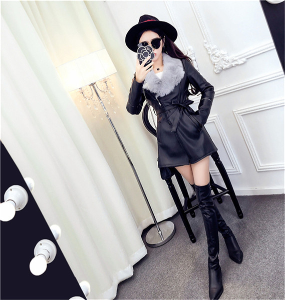 Дълго палто от еко кожа с пухена яка в бежов и син цвят