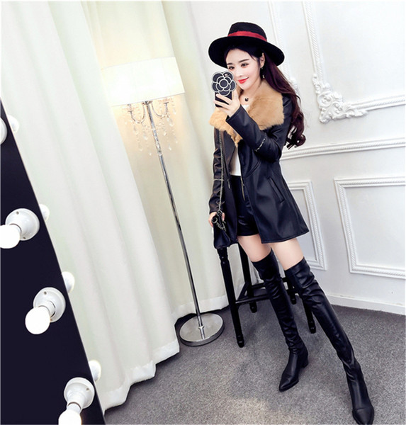 Дълго палто от еко кожа с пухена яка в бежов и син цвят