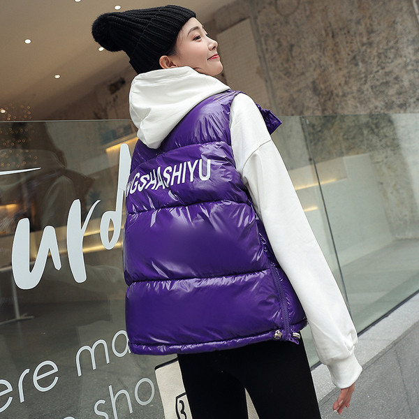 Mindennapi női mellény felirattal és zsebekkel öt színben