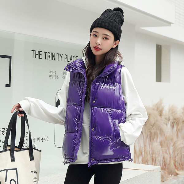 Mindennapi női mellény felirattal és zsebekkel öt színben