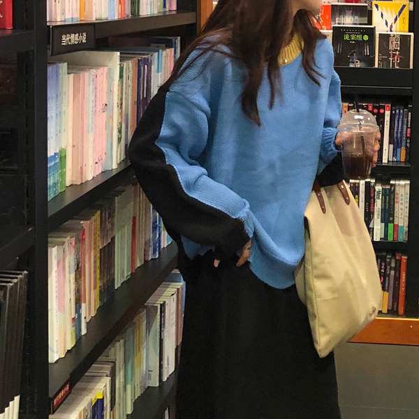 Μοντέρνο γυναικείο πουλόβερ με στρογγυλη λαιμόκοψη σε μπεζ, ροζ και μοβ χρώμα