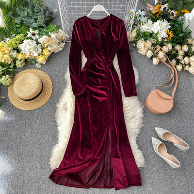 Női hosszú bársonyruha spitz nyakkivágással, több színben