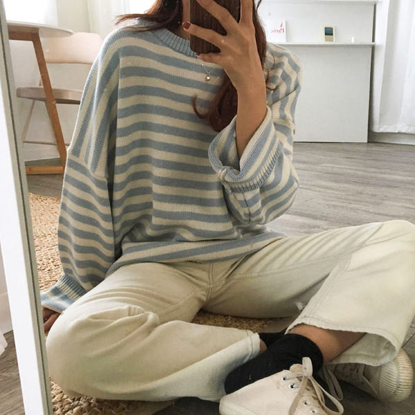 Ριγέ γυναικείο πουλόβερ με κυκλική λαιμόκοψη