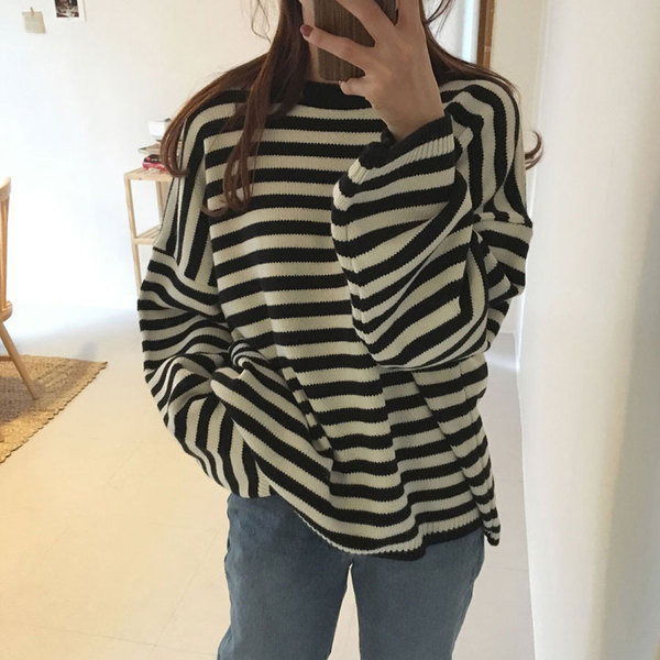 Ριγέ γυναικείο πουλόβερ με κυκλική λαιμόκοψη