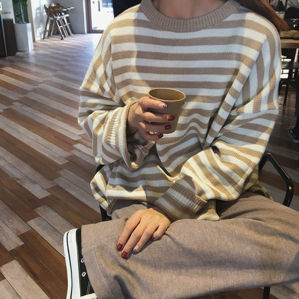 Ριγέ γυναικείο πουλόβερ με κυκλική λαιμόκοψη