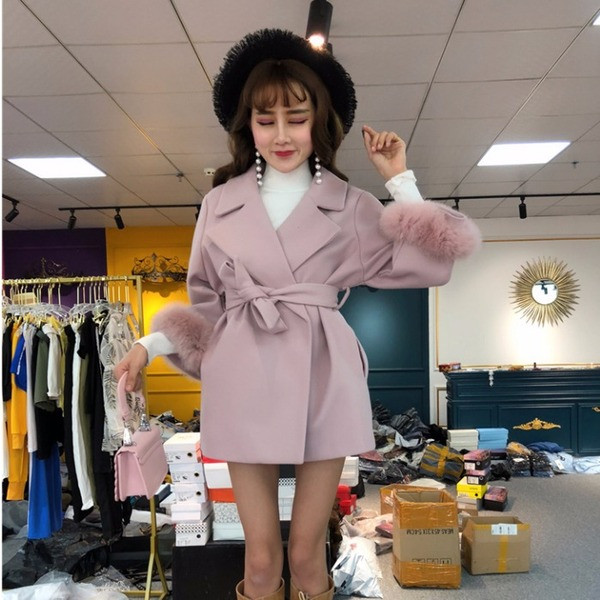 Модерно палто с колан и пух в два цвята