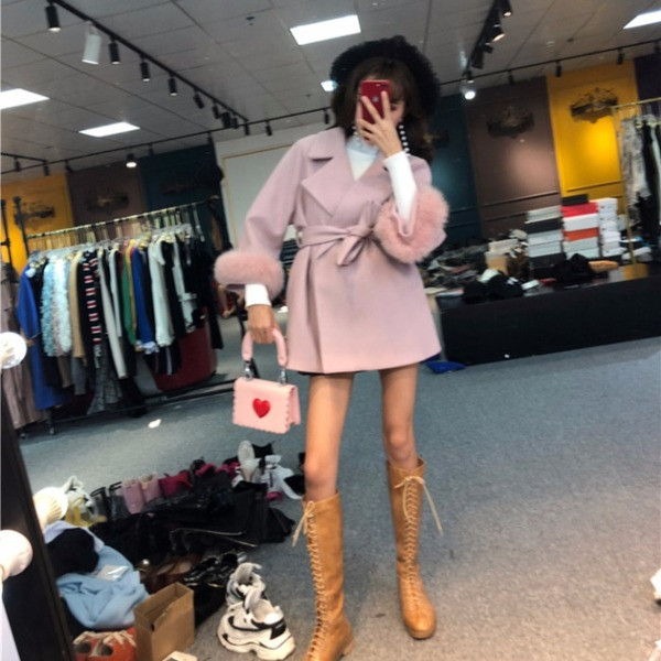 Модерно палто с колан и пух в два цвята